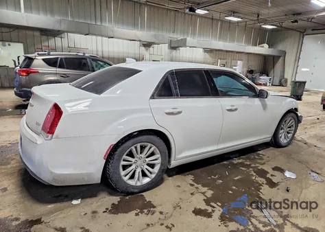 2017 Chrysler 300 Limited z USA, uszkodzony, nr VIN 2C3CCAAG2HH521691